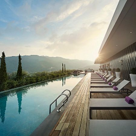 G Hotel Kelawai Tanjung Tokong Exterior foto The swimming pool at the hotel