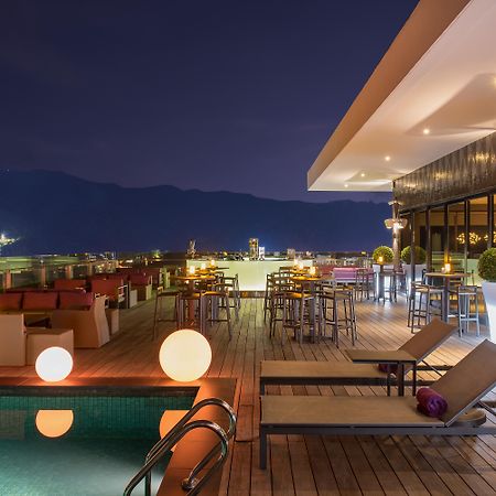 G Hotel Kelawai Tanjung Tokong Exterior foto Skyline Rooftop