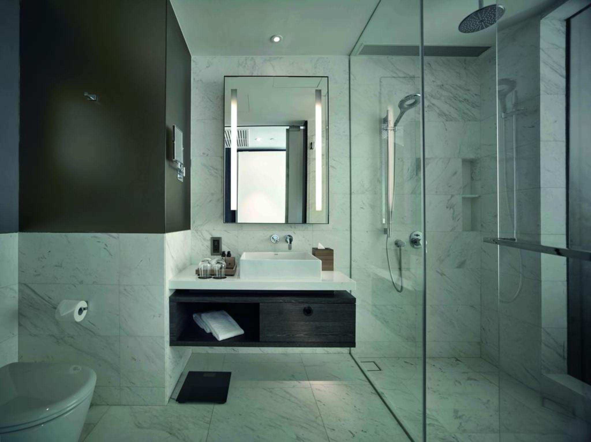 G Hotel Kelawai Tanjung Tokong Exterior foto Bathroom