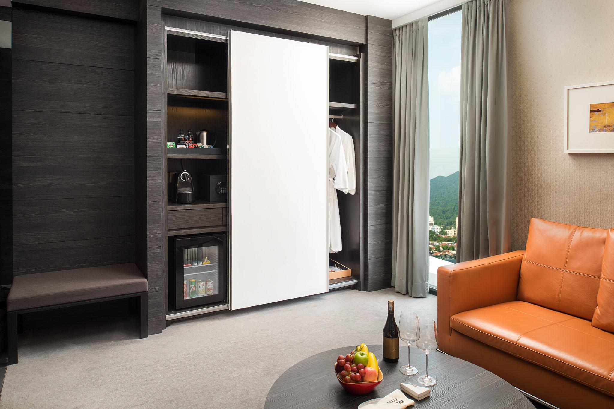 G Hotel Kelawai Tanjung Tokong Exterior foto Sliding door