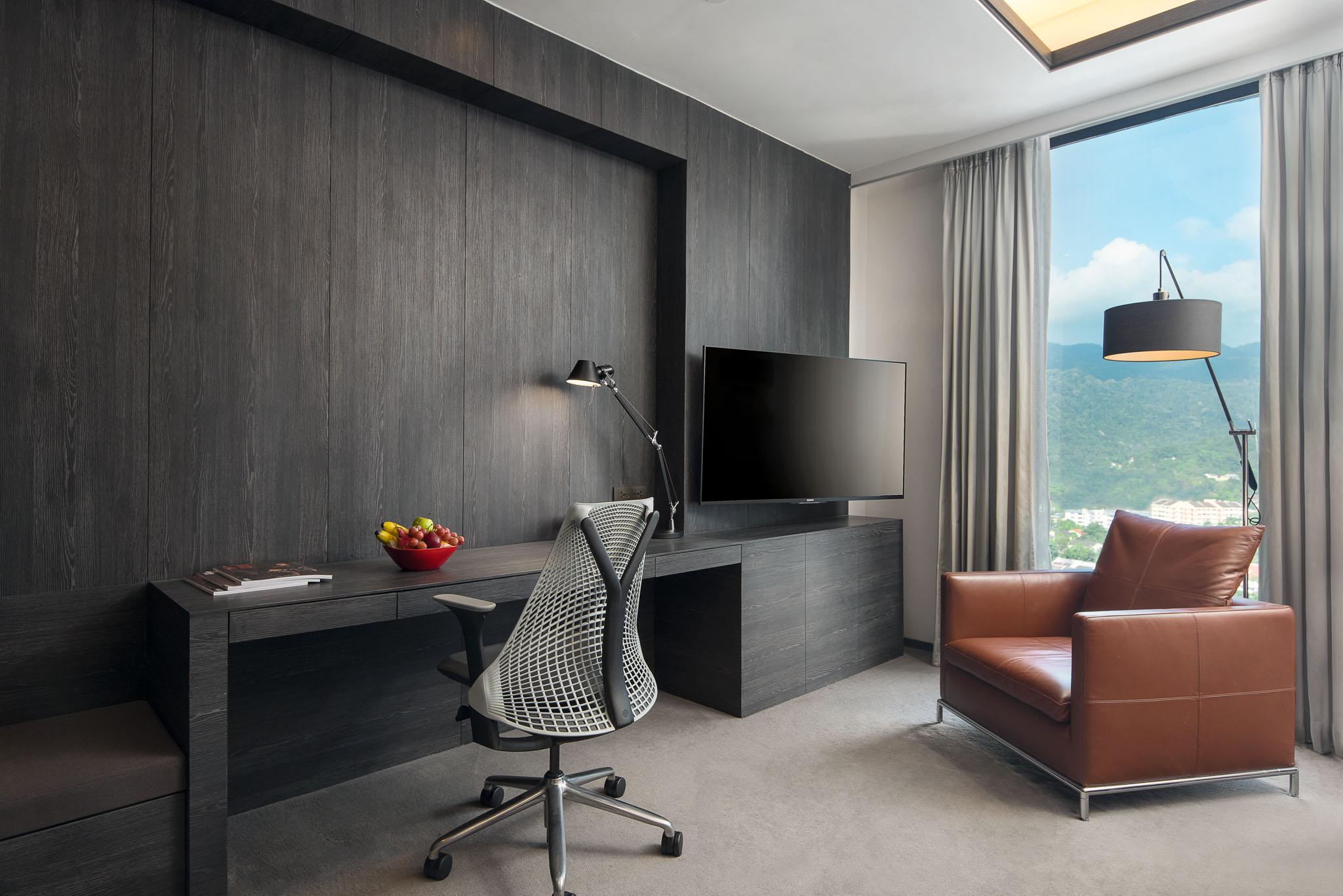 G Hotel Kelawai Tanjung Tokong Exterior foto A room at the hotel