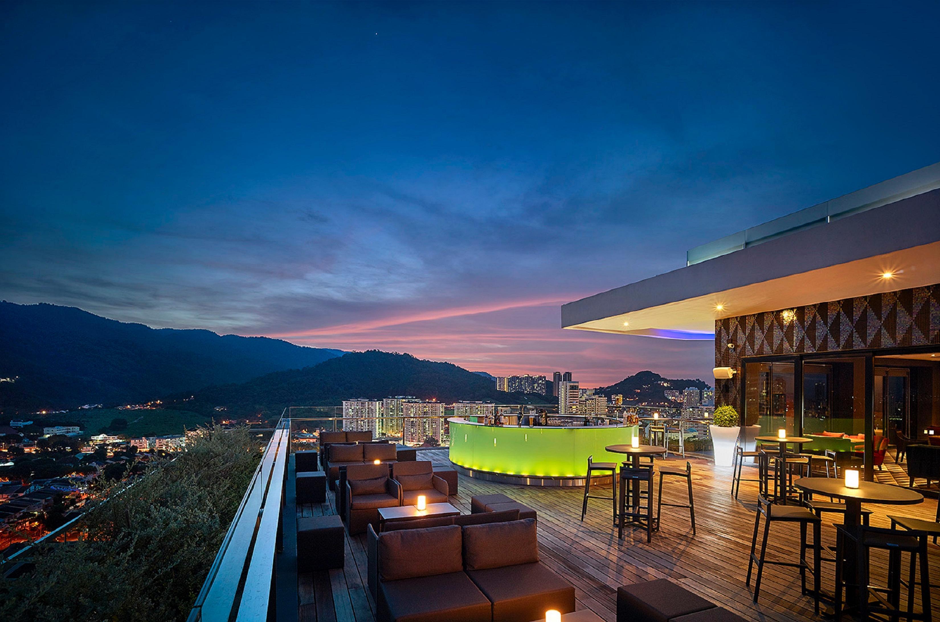 G Hotel Kelawai Tanjung Tokong Exterior foto Sky Bar