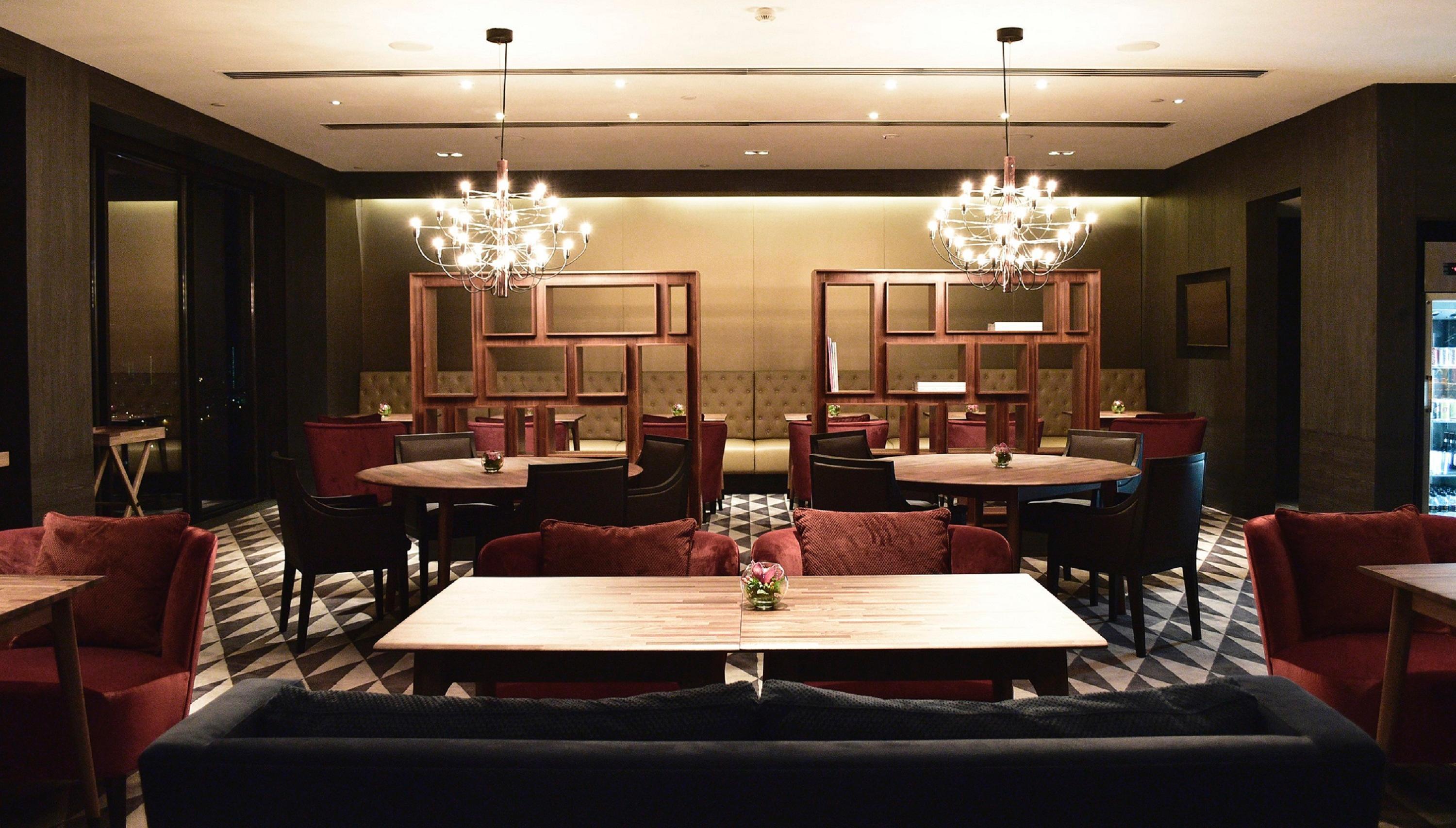 G Hotel Kelawai Tanjung Tokong Exterior foto The interior of the restaurant