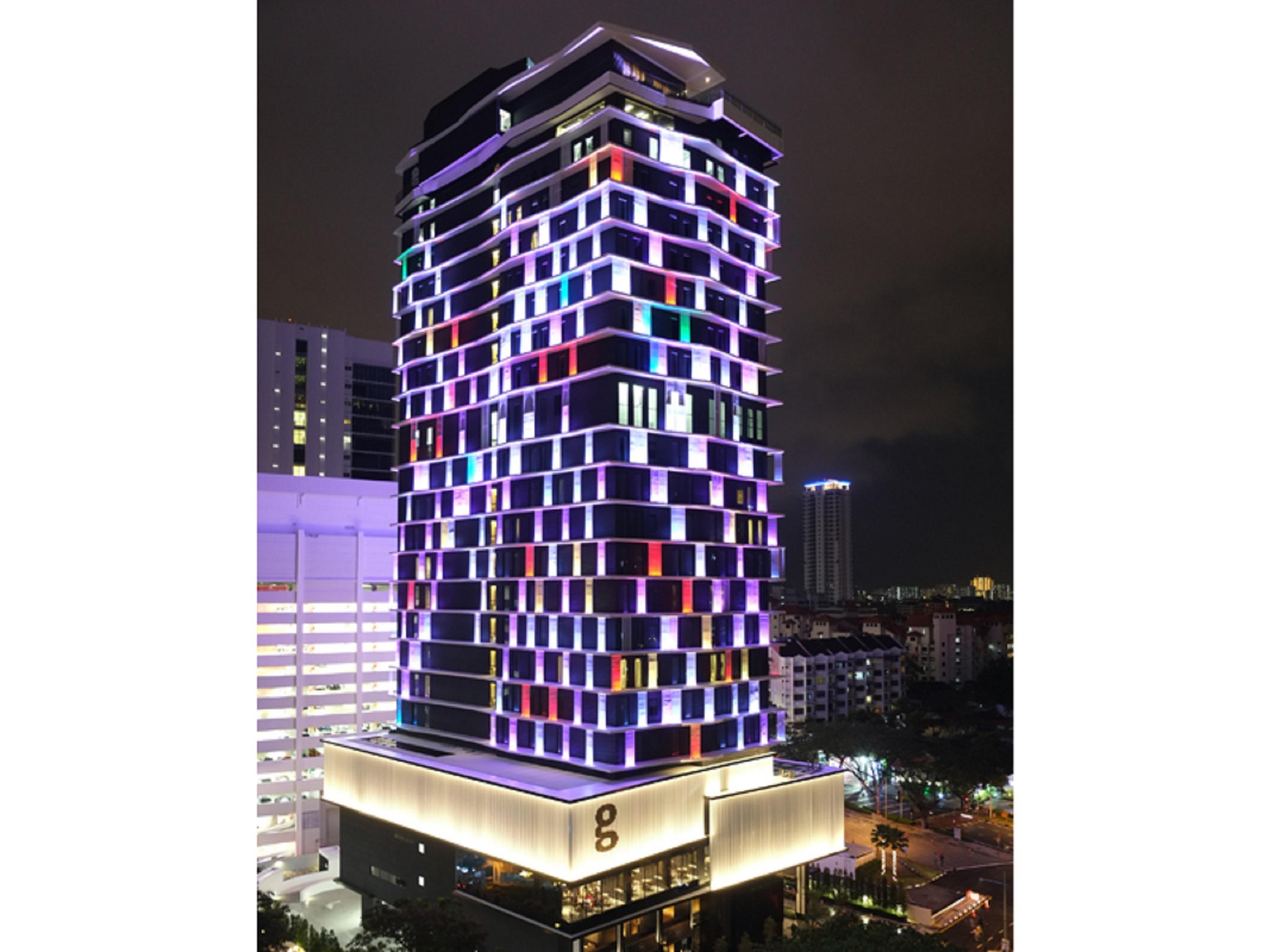 G Hotel Kelawai Tanjung Tokong Exterior foto The hotel at night