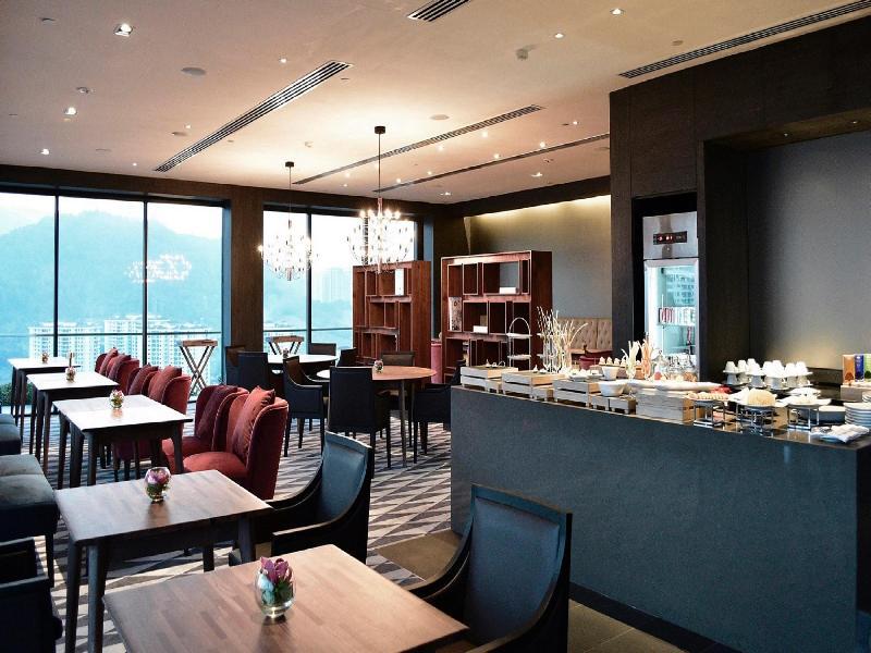 G Hotel Kelawai Tanjung Tokong Exterior foto Club Lounge at the hotel