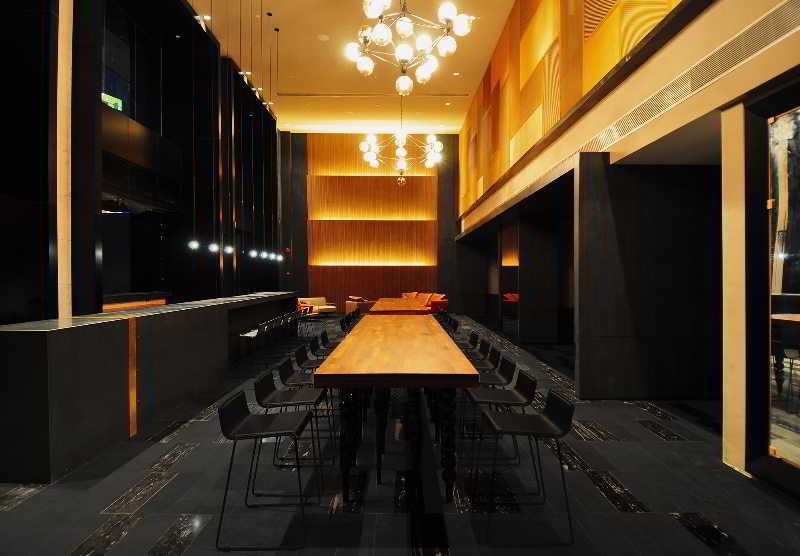 G Hotel Kelawai Tanjung Tokong Exterior foto The interior of the restaurant