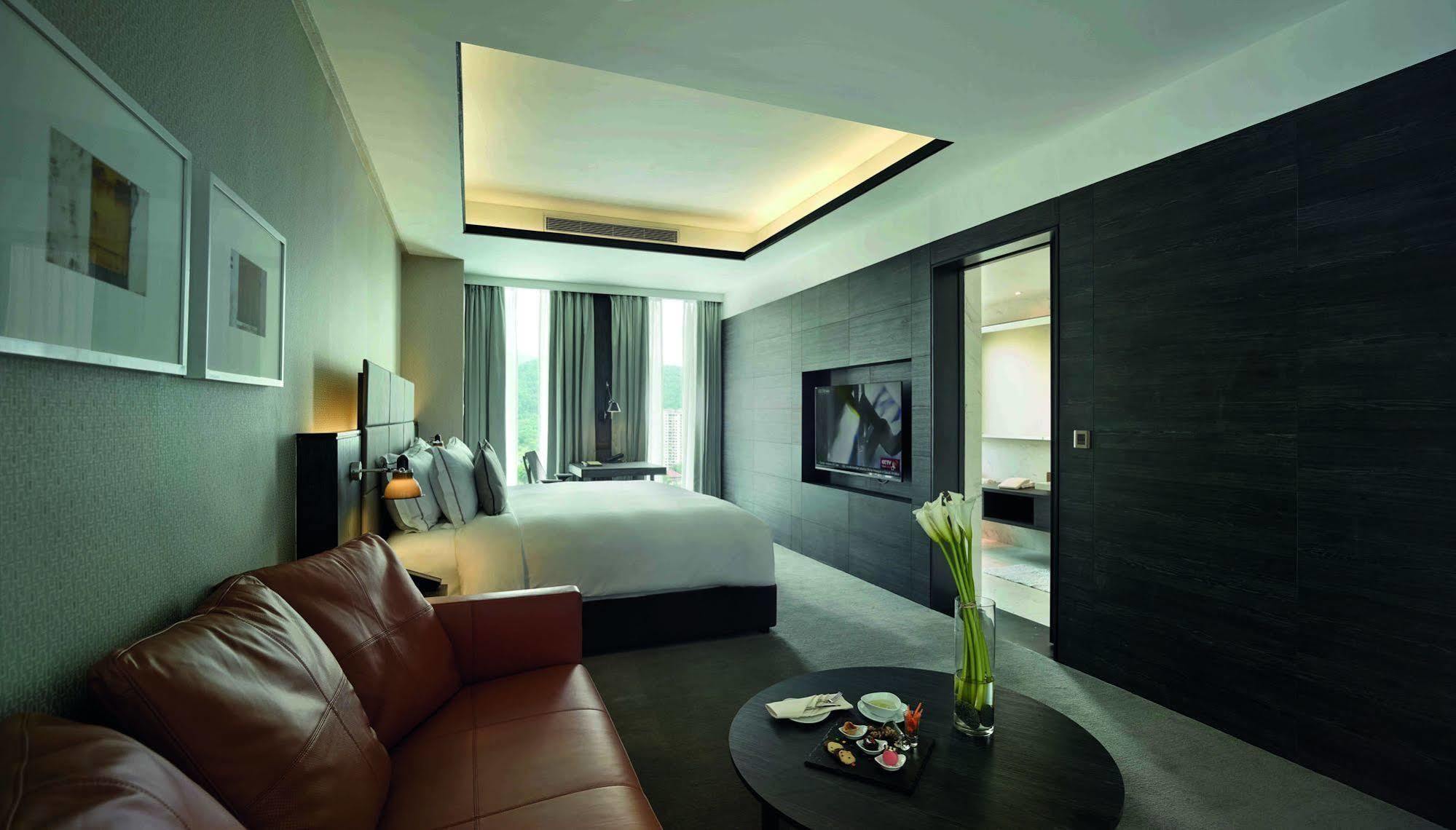 G Hotel Kelawai Tanjung Tokong Exterior foto Deluxe Suite